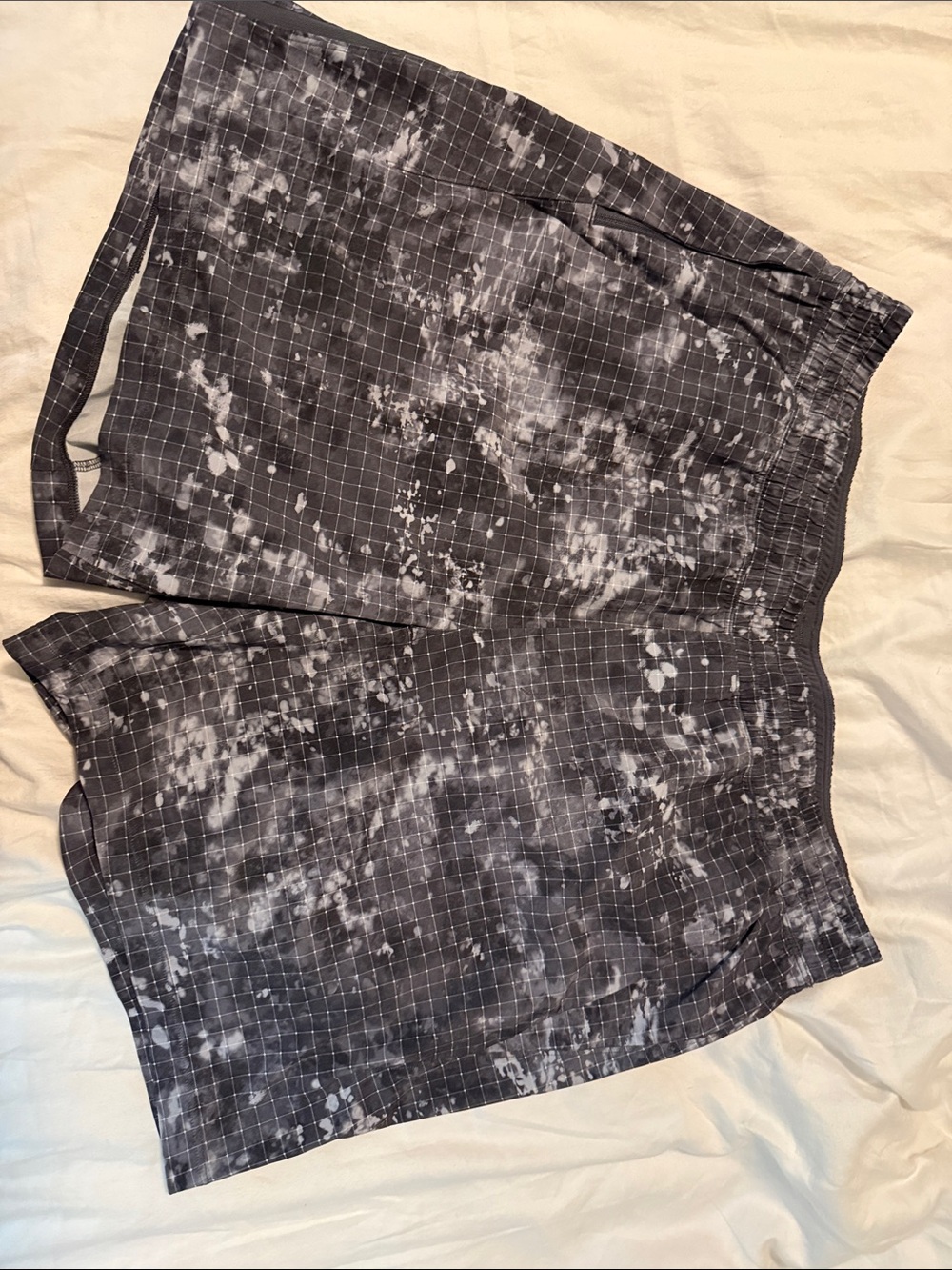 Lululemon Men’s Pace Breaker 7 inch Black Pattern Linerless Shorts XL